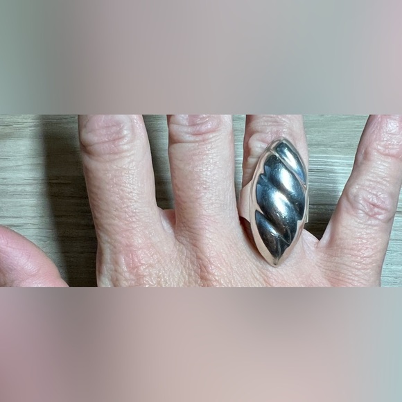 Designer LOS BALLESTEROS Sterling Silver Puffy Marquise Ring, Size 7.5, 10g - Picture 9 of 11
